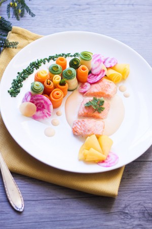 Saumon sauce au beurre blanc citronnée, jardin de légumes: carottes, topinambour, courgettes, betteraves roses - Recette Dollyjessy Blog Lifestyle cuisine