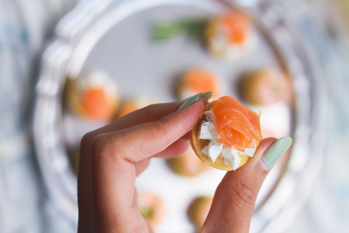 Recette bouchées apéritives, fromage frais, saumon et aneth. Avocat façon guacamole et crevettes roses. Pâte brisée maison