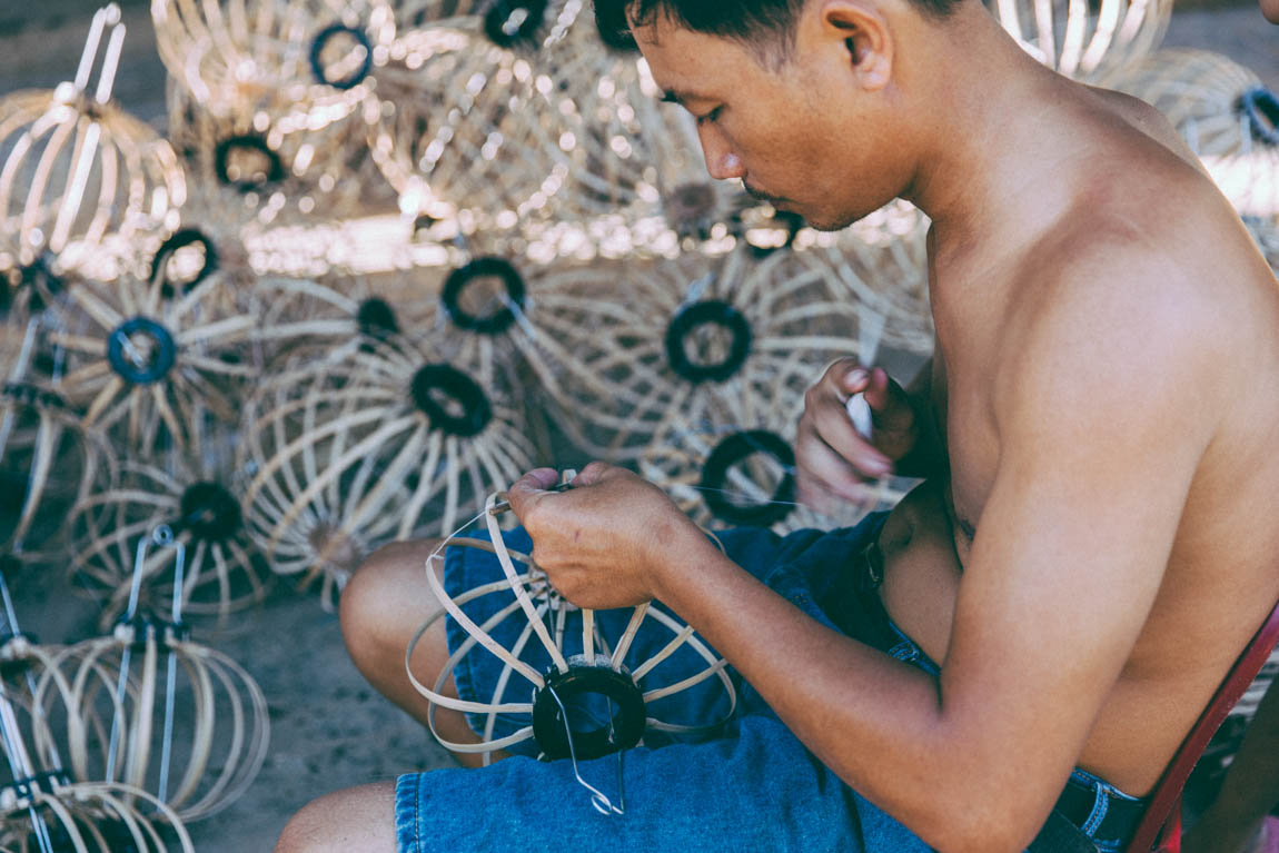 Fabrication de lanternes chinoises en papier  voyage en asie au Vietnam 