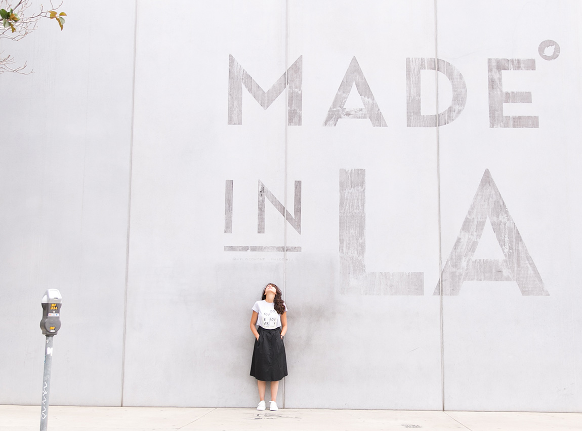 blogueuse mode Paris shooting mode Los Angeles mur graphique MADE IN LA - les meilleures endroit graffitis à Los Angeles.Total look Agnès b. collection automne hiver 2016