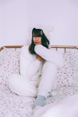 Blogueuse mode lifestyle société humeur - pyjama combinaison oreilles ours blanc cache cache - blog mode paris bonne année 2017