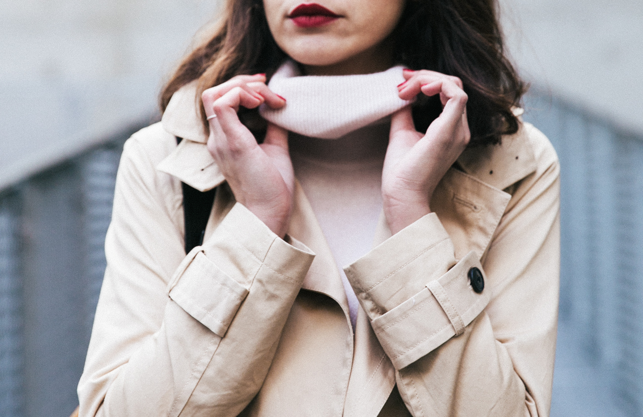 Look 1.2.3 Paris Soldes hiver 2017 - Comment porter le trench beige classique ? - l'alternative au trench burberry - blog mode paris blogueuse parisienne dollyjessy shooting qualité photo