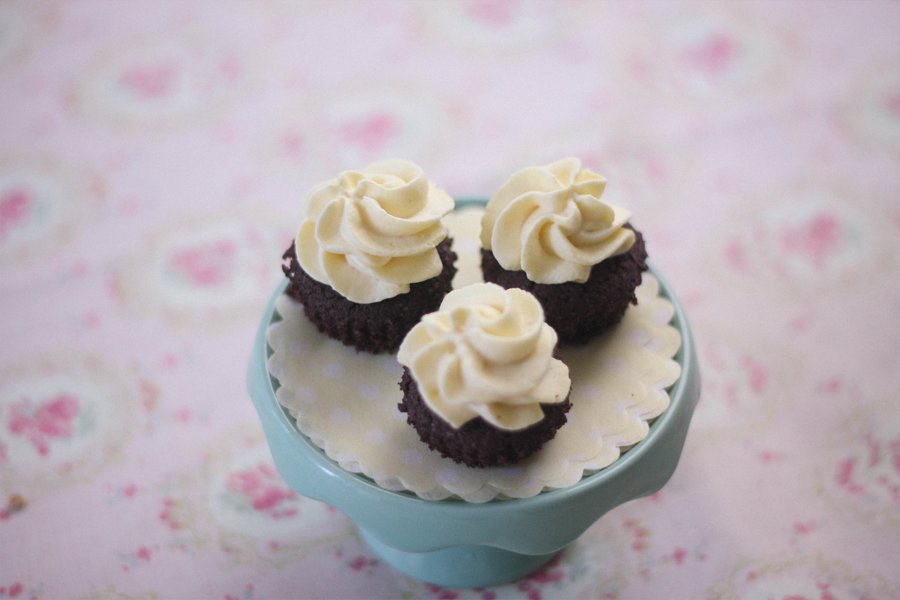 Recette de cuisine: mini cupcakes chocolat fruits de la passion, chantilly mascarpone, par Dollyjessy