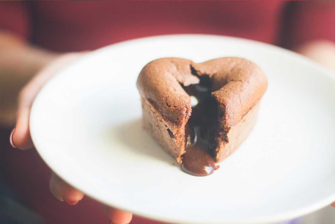 Recette coeur coulant au chocolat très facile, recette de Saint Valentin. Gâteau au chocolat, moelleux au chocolat.