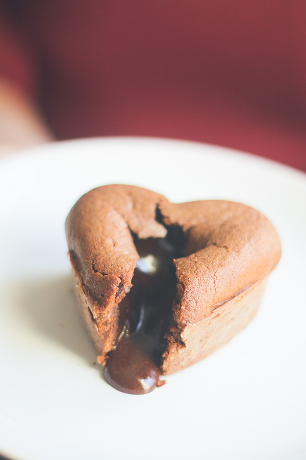 Recette coeur coulant au chocolat très facile, recette de Saint Valentin. Gâteau au chocolat, moelleux au chocolat.