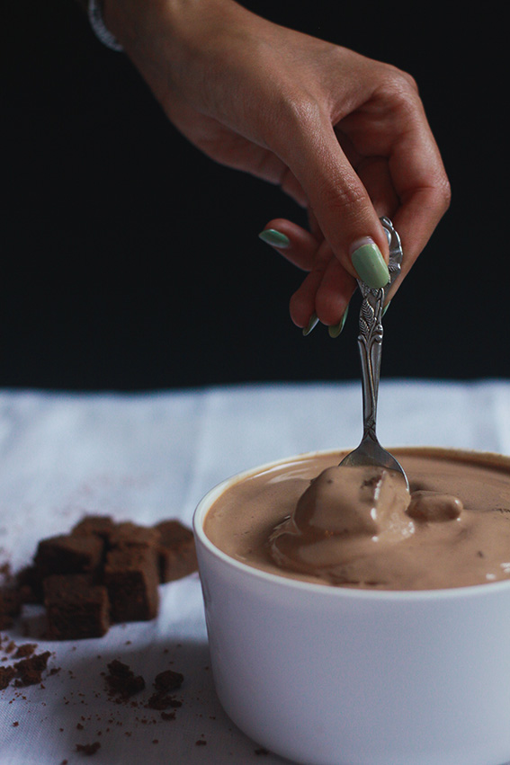 Recette de la glace au chocolat avec morceaux de brownies façon Chocolate Fudge Brownie de Ben & Jerry. Blog lifestyle cuisine Dollyjessy