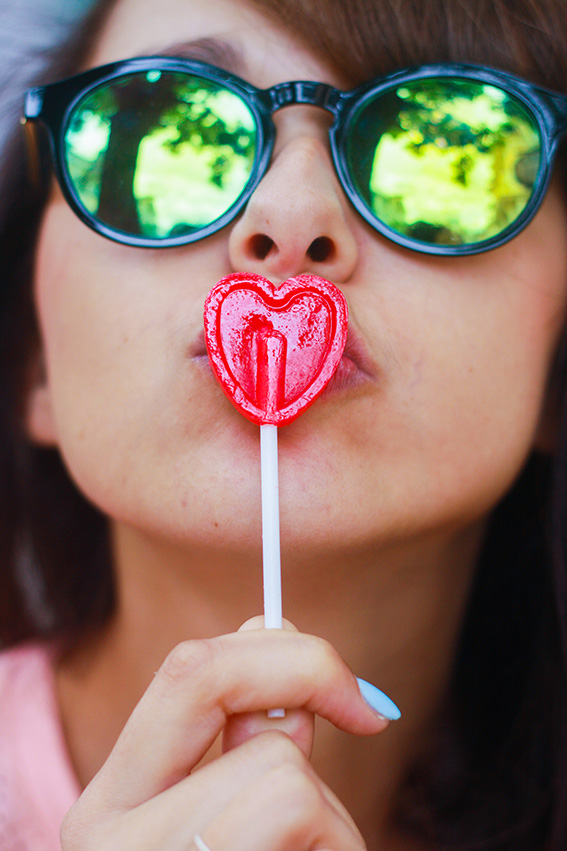 Blog lifestyle - French fashion blog Dollyjessy. Heart Lollipop, vintage glasses