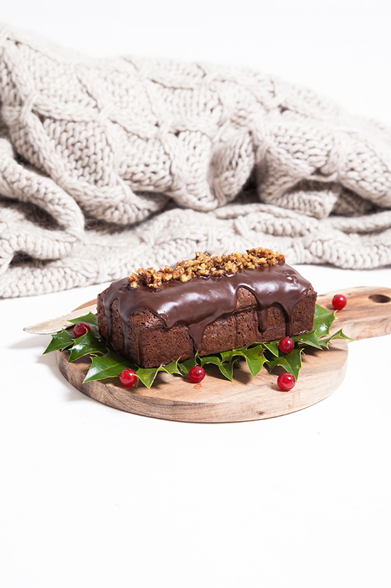 Cake au chocolat et noix de pécan, façon Brownies - Recette gâteau fondant au chocolat, avec glaçage chocolat fond et éclats de noix de pécan caramélisées. Blog lifestyle mode cuisine Dollyjessy