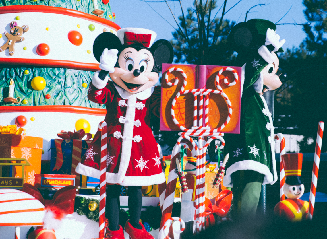 Noël à Disneyland Paris - Parade de Noël avec le père Noël - blog lifestyle - blogueuse parisienne 