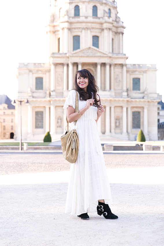 Look bohème longue robe blanche dentelle Urban Outfitters - Blog mode Paris conseils mode - Blogueuse Mode Dollyjessy 