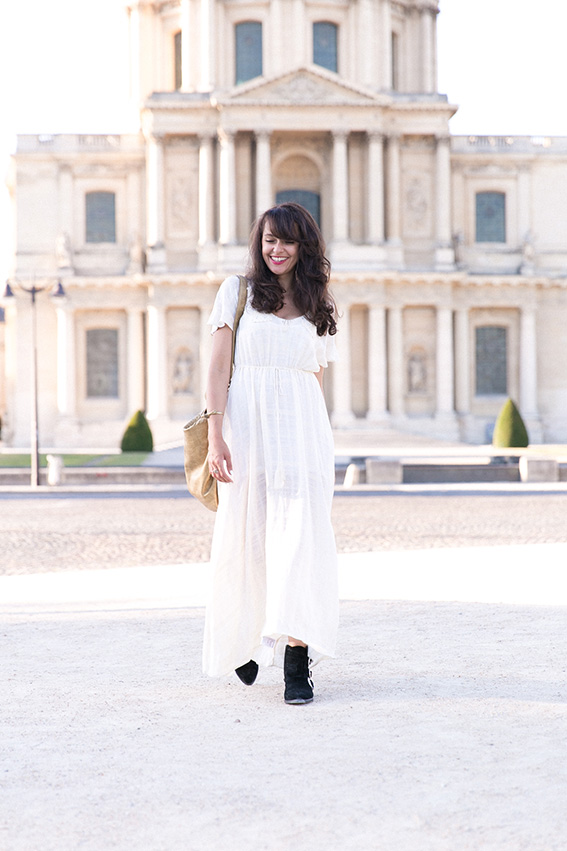 Look bohème longue robe blanche dentelle Urban Outfitters - Blog mode Paris conseils mode - Blogueuse Mode Dollyjessy 