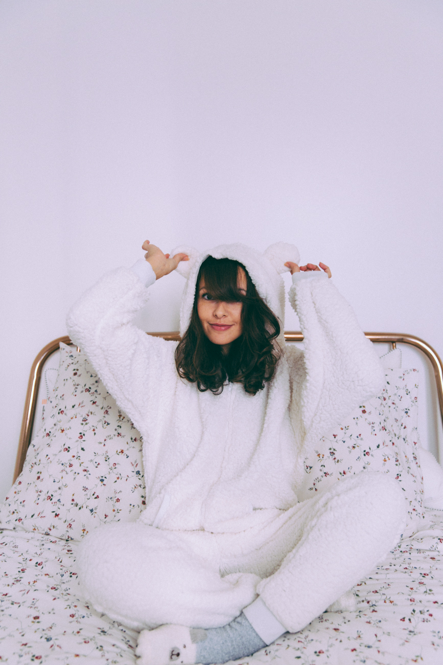Blogueuse mode lifestyle société humeur - pyjama combinaison oreilles ours blanc cache cache - blog mode paris bonne année 2017